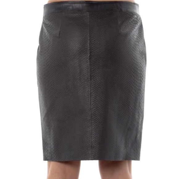 ✨RARE✨ VINCE Snake-Embossed Leather Skirt - Size 6 - Picture 3 of 11